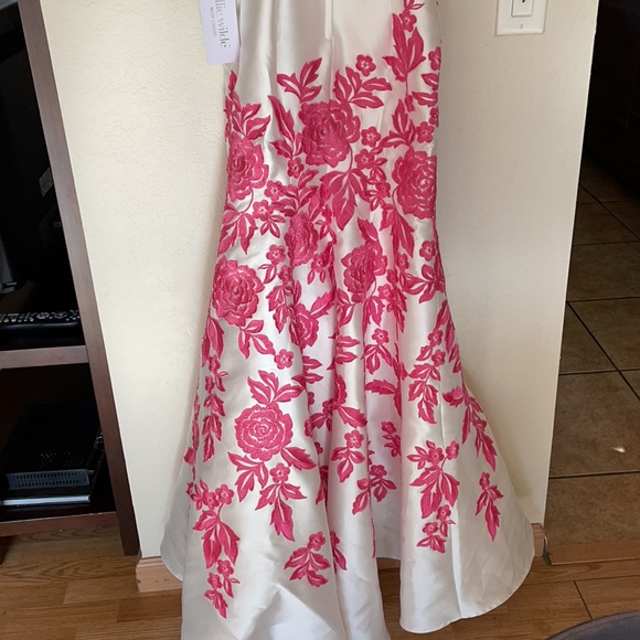 NWT Ellie Wide White with Pink Flowers - Picture 12 of 12